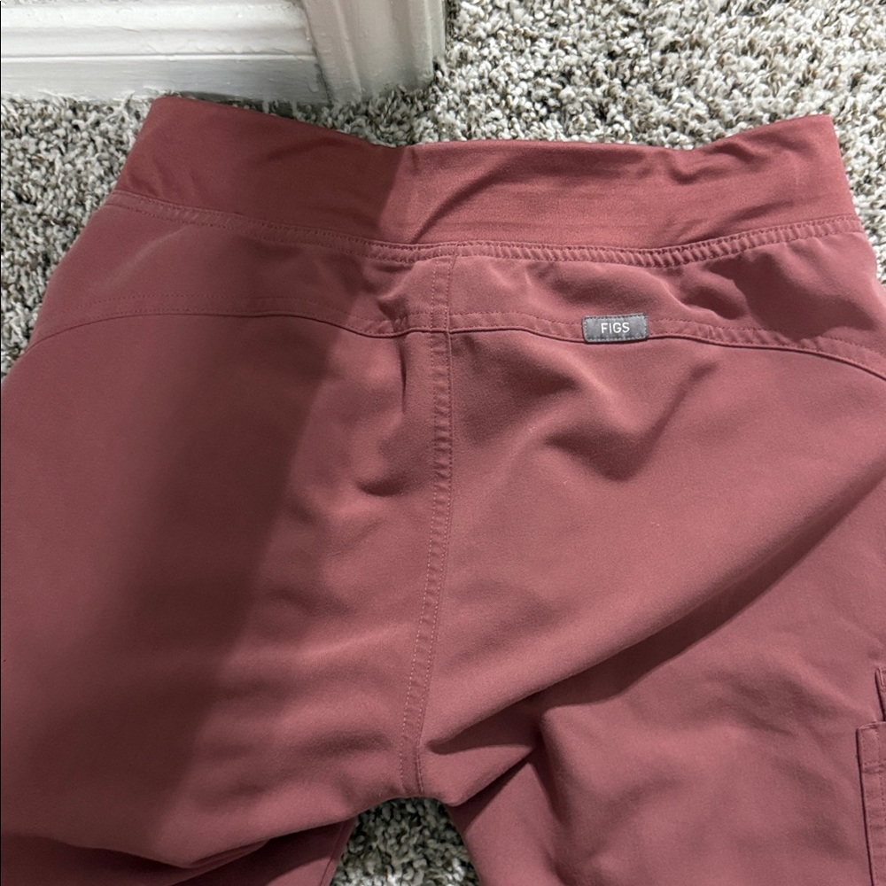 FIGS Mauve Scrub Pants with Hot Pink Drawstring - Picture 3 of 4